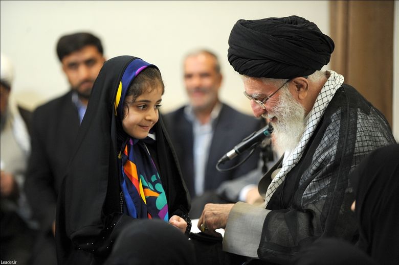 حاشیه ی دیدار خانواده های شهیدان مدافع حرم حاشیه ی دیدار خانواده های شهیدان مدافع حرم