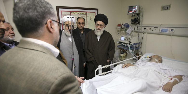 رهبر معظم انقلاب اسلامی از آیتالله موسویاردبیلی عیادت کردند رهبر معظم انقلاب اسلامی از آیتالله موسویاردبیلی عیادت کردند