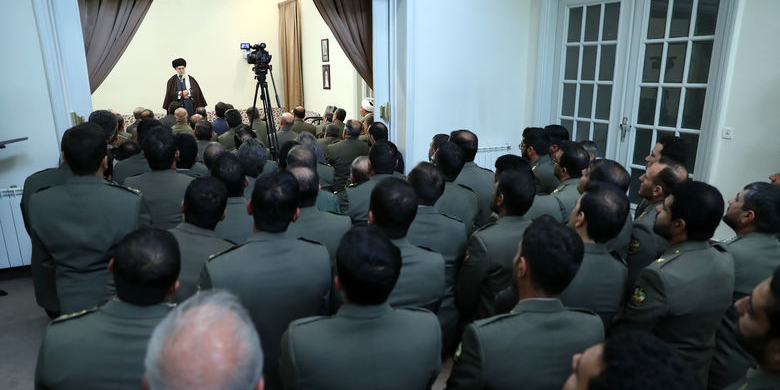 دیدار فرمانده کل ارتش و جمعی از فرماندهان نیروی زمینی دیدار فرمانده کل ارتش و جمعی از فرماندهان نیروی زمینی