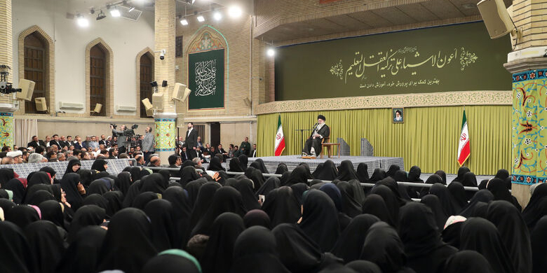 دیدار هزاران تن از معلمان و فرهنگیان دیدار هزاران تن از معلمان و فرهنگیان