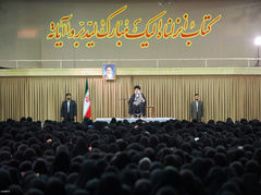 رهبر فرزانه انقلاب در دیدار هزاران نفر از بانوان قرآن پژوه 