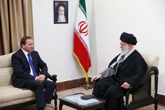 İsveç Başbakanı ve beraberindeki Heyet İslam İnkılabı Rehberi Tarafından Kabul Edildi İsveç Başbakanı ve beraberindeki Heyet İslam İnkılabı Rehberi Tarafından Kabul Edildi