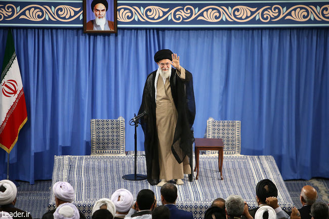 قائد الثورة الإسلامية المعظم يستقبل القائمين على شؤون الحج