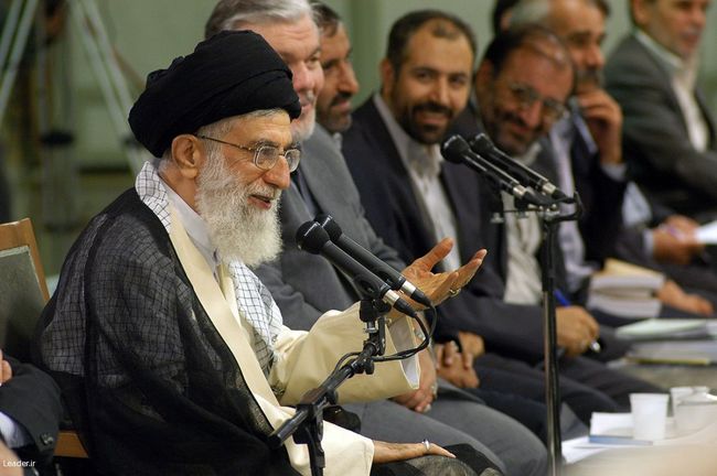 دیدار جمعي از شاعران پيشكسوت و جوان كشور 