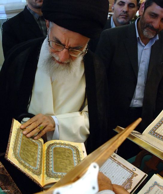 بازدید از بخشهای مختلف نمایشگاه بین المللی قرآن کریم