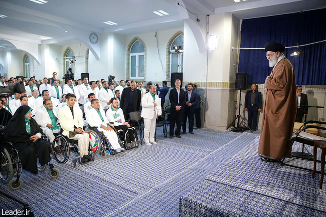 Cakarta paralimpik yarışlarında madalya kazanan sporcuların İslam inkılabı Rehberi tarafından kabulü
