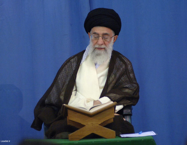 برگزاری محفل معنوی ضیافت نور و انس با قرآن در حسینیه امام خمینی (ره)