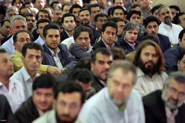 ديدار جمعي از هنرمندان، كارگردانان، نويسندگان، شعرا و فعالان عرصه فرهنگ و هنر