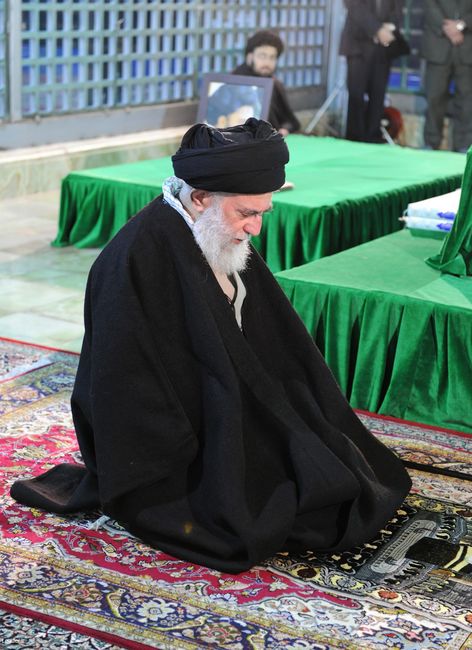 حضور رهبر معظم انقلاب اسلامی در مرقد مطهر امام راحل