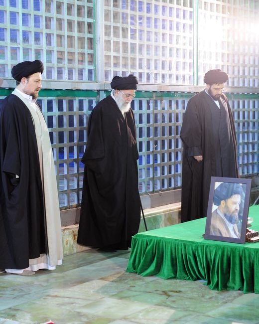 حضور رهبر معظم انقلاب اسلامی در مرقد مطهر امام راحل