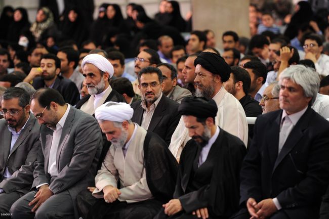 دیدار صدها نفر از استادان دانشگاهها و مراکز آموزش عالی