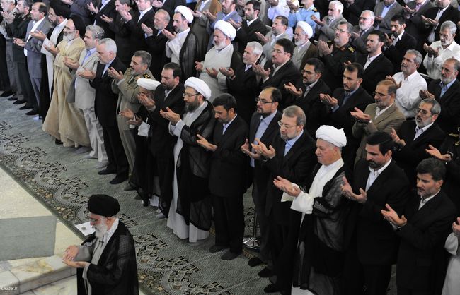 گزارش تصویری در یزدفردا :اقامه نماز عید سعید فطربا حضور رهبر فرزانه انقلاب -حضور با شکوه مسلمانان در نماز عید الله اکبر در تهران
