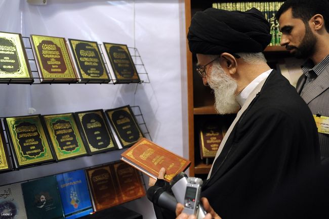بازدید از نمايشگاه دستاوردهاي پژوهشي حوزه علميه قم
