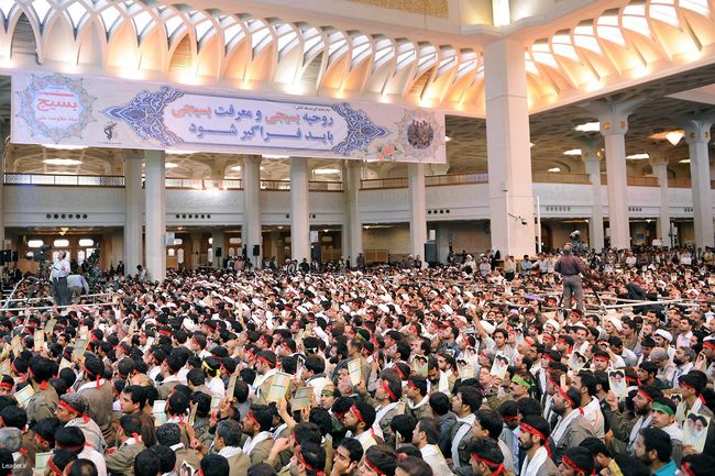 دیدار پرشور هزاران نفر از بسیجیان قم