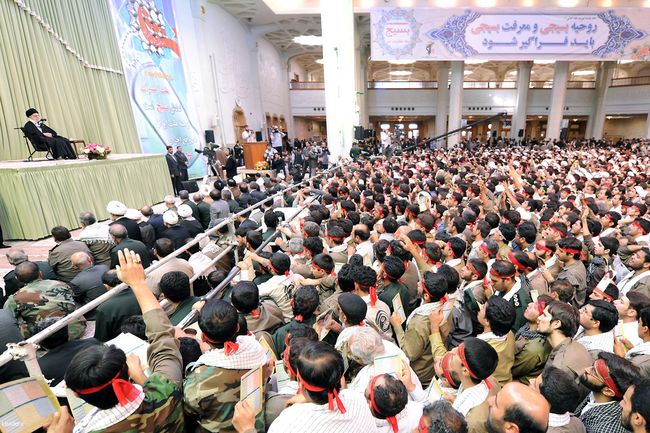 دیدار پرشور هزاران نفر از بسیجیان قم