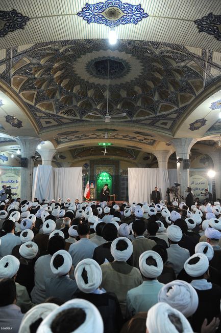 دیدار جمعی از اساتید، فضلا و طلاب نخبه ی حوزه علمیه قم