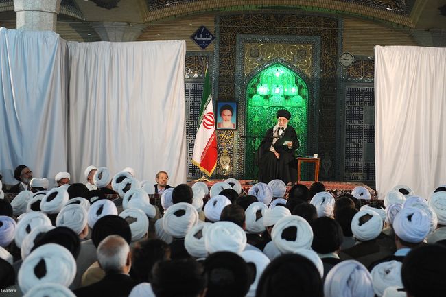 دیدار جمعی از اساتید، فضلا و طلاب نخبه ی حوزه علمیه قم