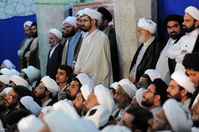 دیدار جمعی از اساتید، فضلا و طلاب نخبه ی حوزه علمیه قم