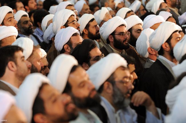 دیدار جمعی از اساتید، فضلا و طلاب نخبه ی حوزه علمیه قم