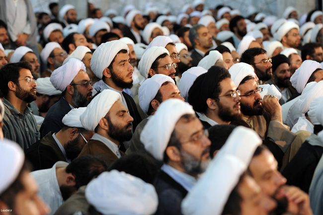 دیدار جمعی از اساتید، فضلا و طلاب نخبه ی حوزه علمیه قم