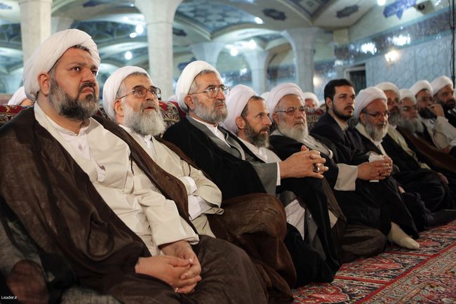 دیدار جمعی از اساتید، فضلا و طلاب نخبه ی حوزه علمیه قم