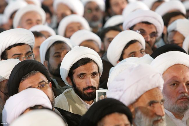 دیدار جمعی از اساتید، فضلا و طلاب نخبه ی حوزه علمیه قم