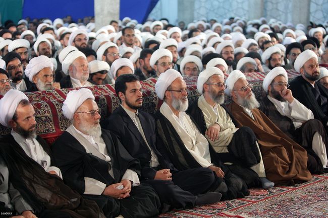 دیدار جمعی از اساتید، فضلا و طلاب نخبه ی حوزه علمیه قم