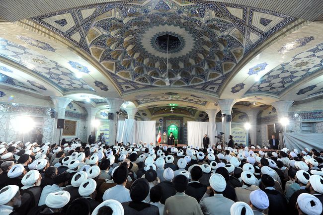 دیدار جمعی از اساتید، فضلا و طلاب نخبه ی حوزه علمیه قم