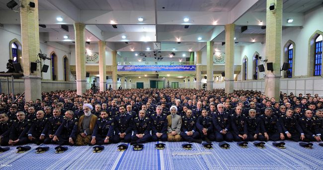 دیدار جمع زیادی از فرماندهان، افسران، خلبانان و کارکنان نیروی هوایی ارتش