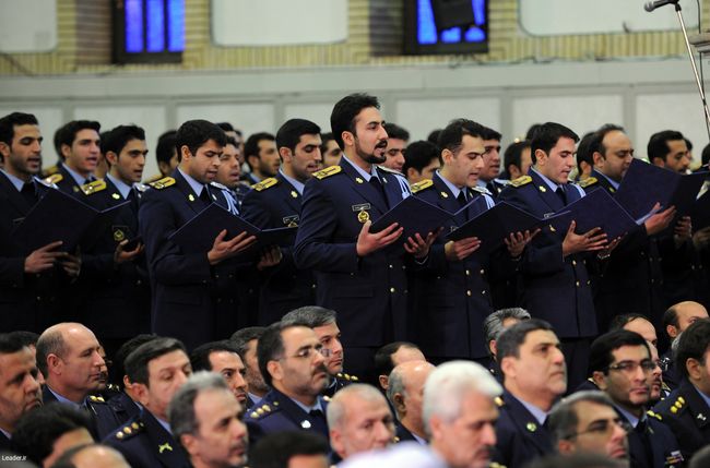 دیدار جمع زیادی از فرماندهان، افسران، خلبانان و کارکنان نیروی هوایی ارتش