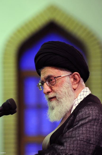 دیدار صدها نفر از زنان فرهیخته، استادان حوزه و دانشگاه و نخبگان عرصه های مختلف