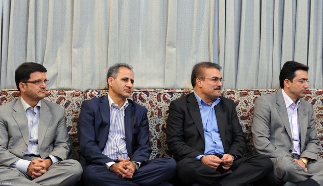 رهبر معظم انقلاب در دیدار رئيس و اعضاي هيئت رئيسه اتاق هاي بازرگاني ايران و تهران: هدف دشمنان از ايجاد اين فشارها، نا اميدي مردم و به شكست كشاندن انقلاب اسلامي بود+گزارش تصویری ديدار رئيس و اعضاي هيئت رئيسه اتاق هاي بازرگاني ايران و تهران