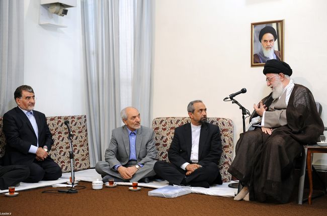 رهبر معظم انقلاب در دیدار رئيس و اعضاي هيئت رئيسه اتاق هاي بازرگاني ايران و تهران: هدف دشمنان از ايجاد اين فشارها، نا اميدي مردم و به شكست كشاندن انقلاب اسلامي بود+گزارش تصویری ديدار رئيس و اعضاي هيئت رئيسه اتاق هاي بازرگاني ايران و تهران
