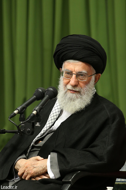 قائد الثورة الاسلامية المعظم يستقبل جمعاً من الشعراء الدينيين