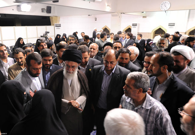 دیدار جمعی از شعرای پیشکسوت و جوان و اهالی فرهنگ و ادب