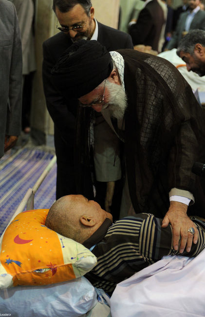 دیدار رهبر معظم انقلاب اسلامی با شماری از جانبازان قطع نخاعی