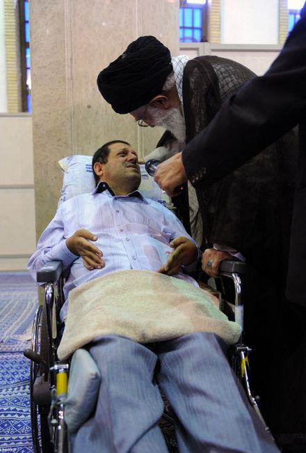 دیدار رهبر معظم انقلاب اسلامی با شماری از جانبازان قطع نخاعی