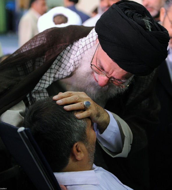 دیدار رهبر معظم انقلاب اسلامی با شماری از جانبازان قطع نخاعی