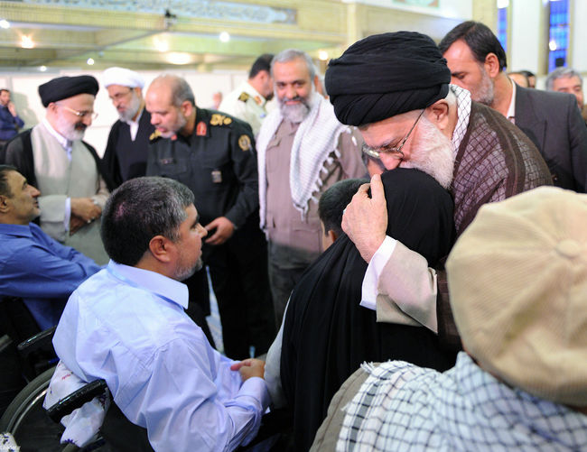 دیدار رهبر معظم انقلاب اسلامی با شماری از جانبازان قطع نخاعی