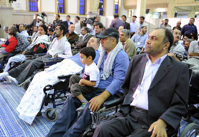 دیدار رهبر معظم انقلاب اسلامی با شماری از جانبازان قطع نخاعی