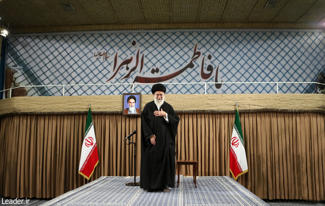 قائد الثورة الإسلامية المعظم يستقبل القائمين على حملات قوافل النور