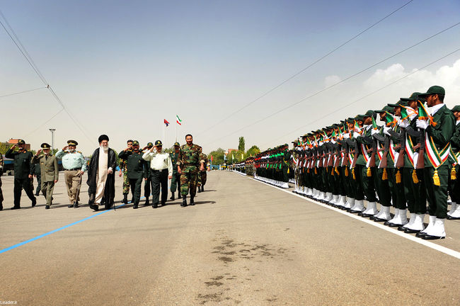 مراسم اعطای سردوشی و دانش اموختگی دانشگاه امام حسین (ع)