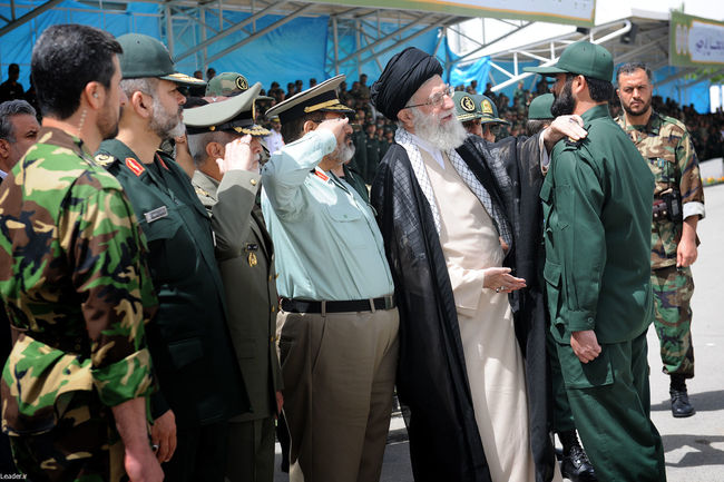 مراسم اعطای سردوشی و دانش اموختگی دانشگاه امام حسین (ع)