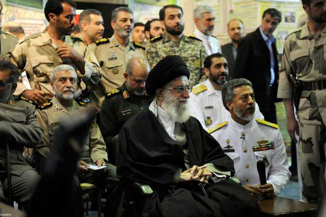 بازدید از نمایشگاه دستاوردهای ارتش جمهوری اسلامی ایران