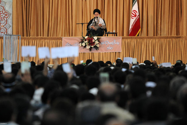 دیدار پر شور هزاران نفراز جوانان با رهبر معظم انقلاب اسلامی