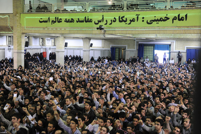 دیدار پرشور هزاران نفر از دانشجویان و دانش آموزان با رهبر معظم انقلاب
