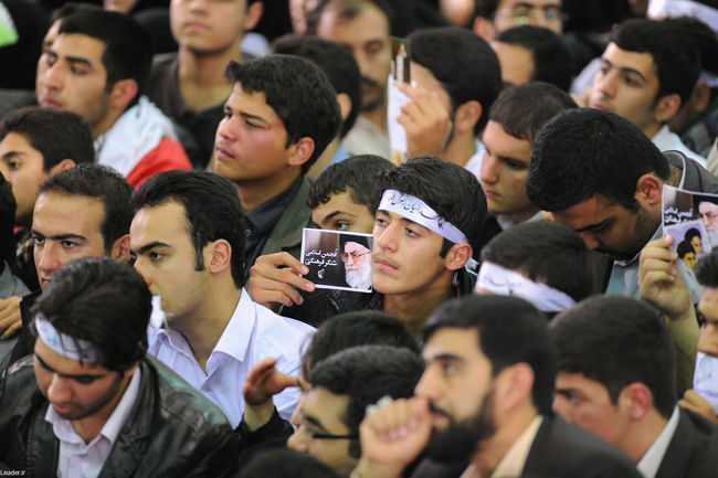 دیدار پرشور هزاران نفر از دانشجویان و دانش آموزان با رهبر معظم انقلاب