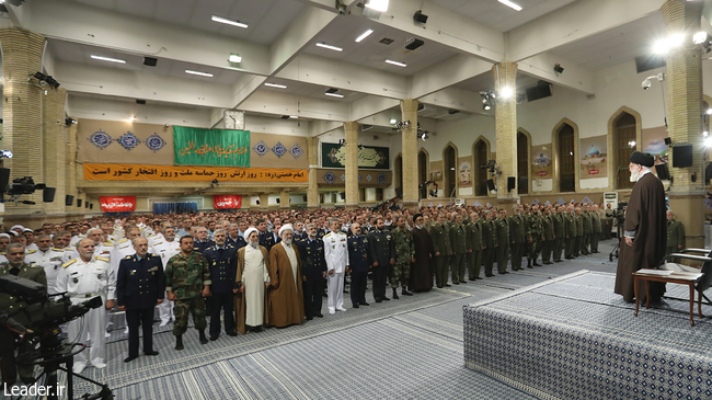 قائد الثورة الإسلامية المعظم يستقبل قادة وكوادر القوات المسلحة