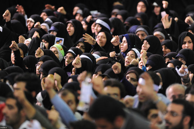 دیدار پرشور هزاران نفر از دانشجویان و دانش آموزان با رهبر معظم انقلاب