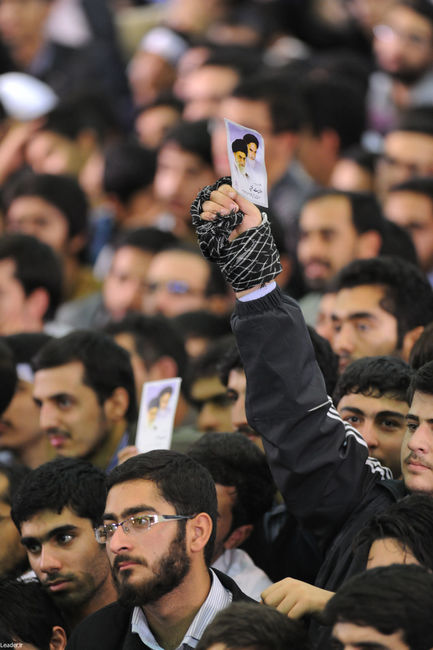 دیدار پرشور هزاران نفر از دانشجویان و دانش آموزان با رهبر معظم انقلاب